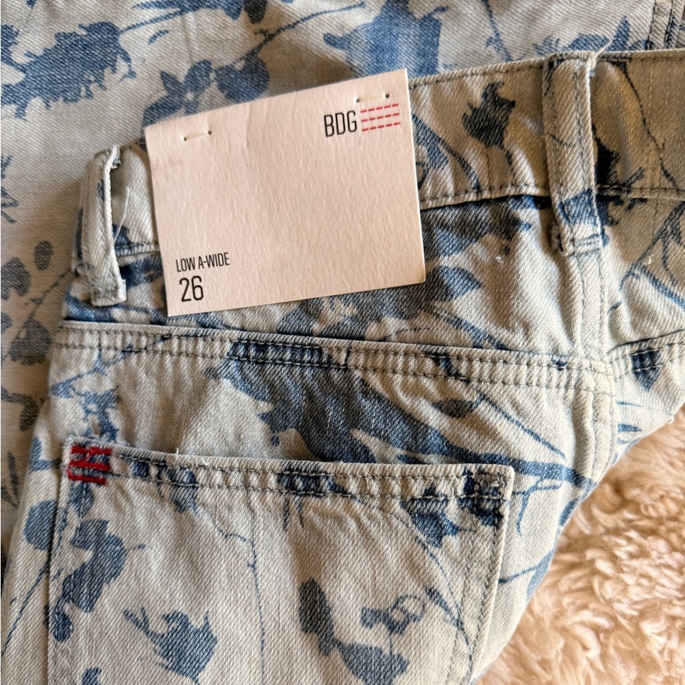 BDG low and wide jean - floral print in light blue size 26 NEW - Picture 5 of 7